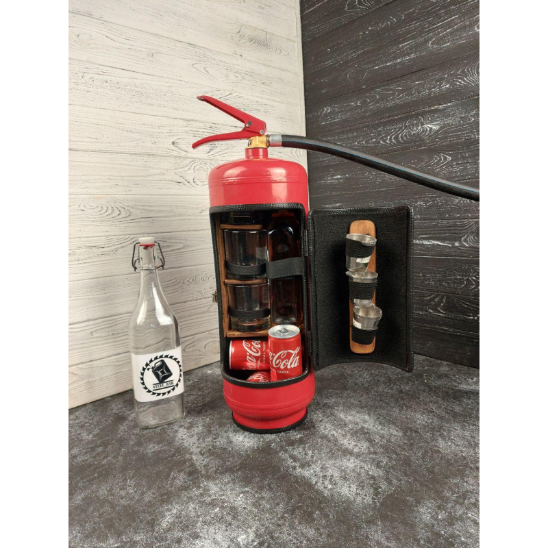 Міні бар вогнегасник червоний з посудом у подарунок чоловікові “Трійка“ / Подарунковий набір для хлопця